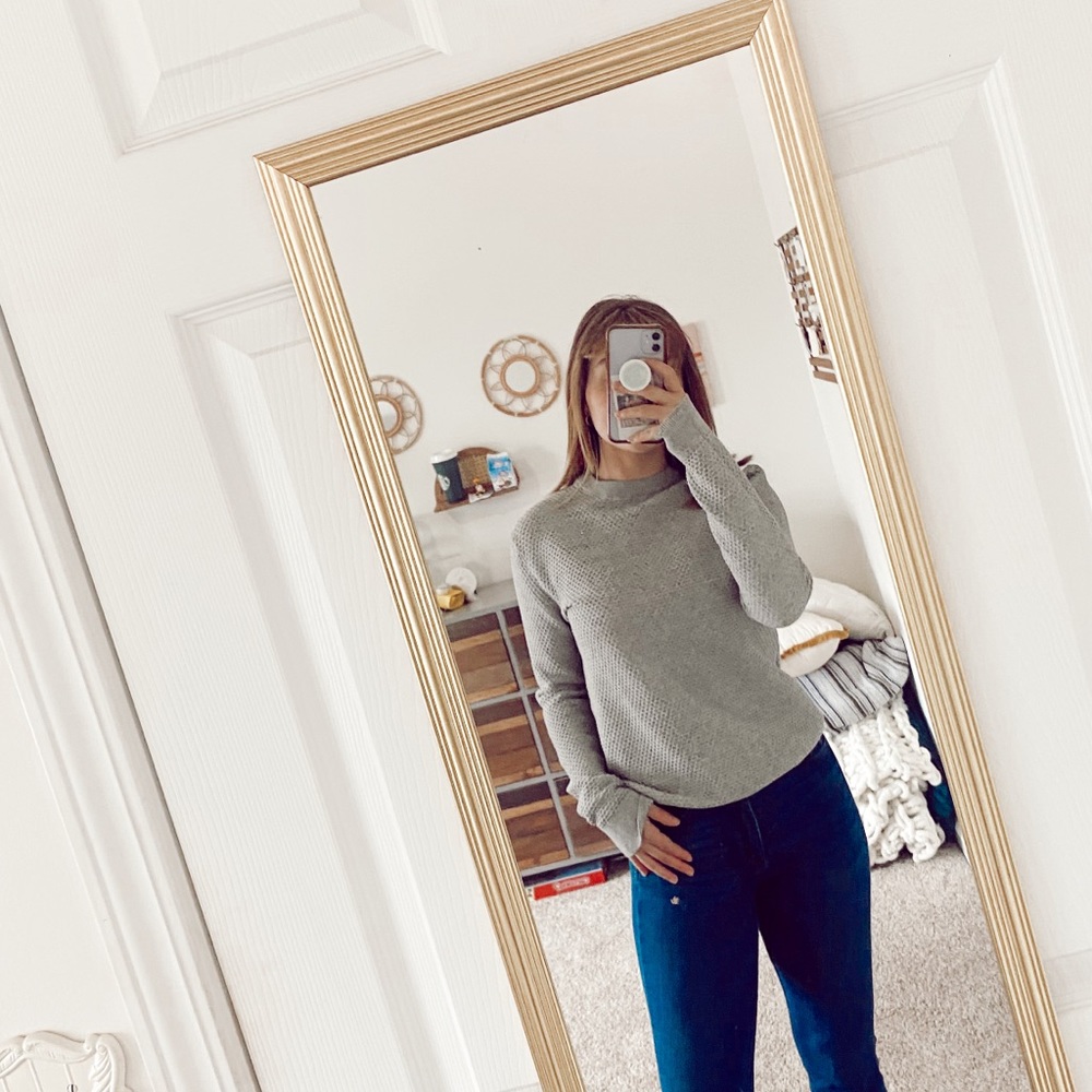 BRAND: H&M Men’s   SIZE: xs (men’s)   COLORS: grey